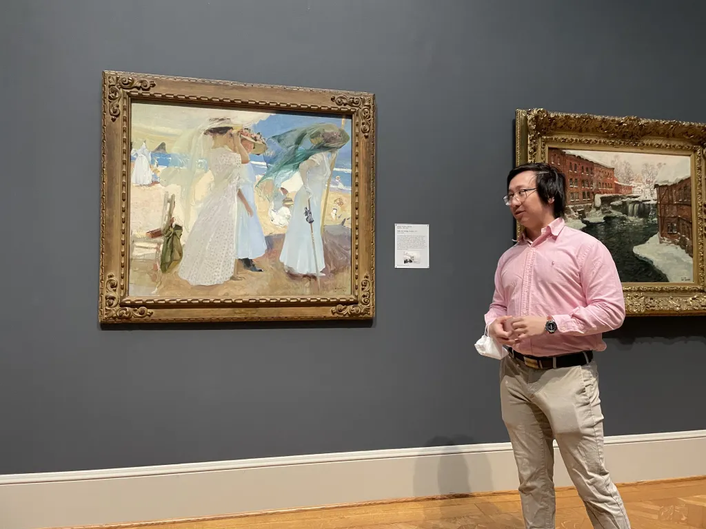 An image of Hoyon Mephokee standing by the Sorolla painting that he discussed in his pop-up talk